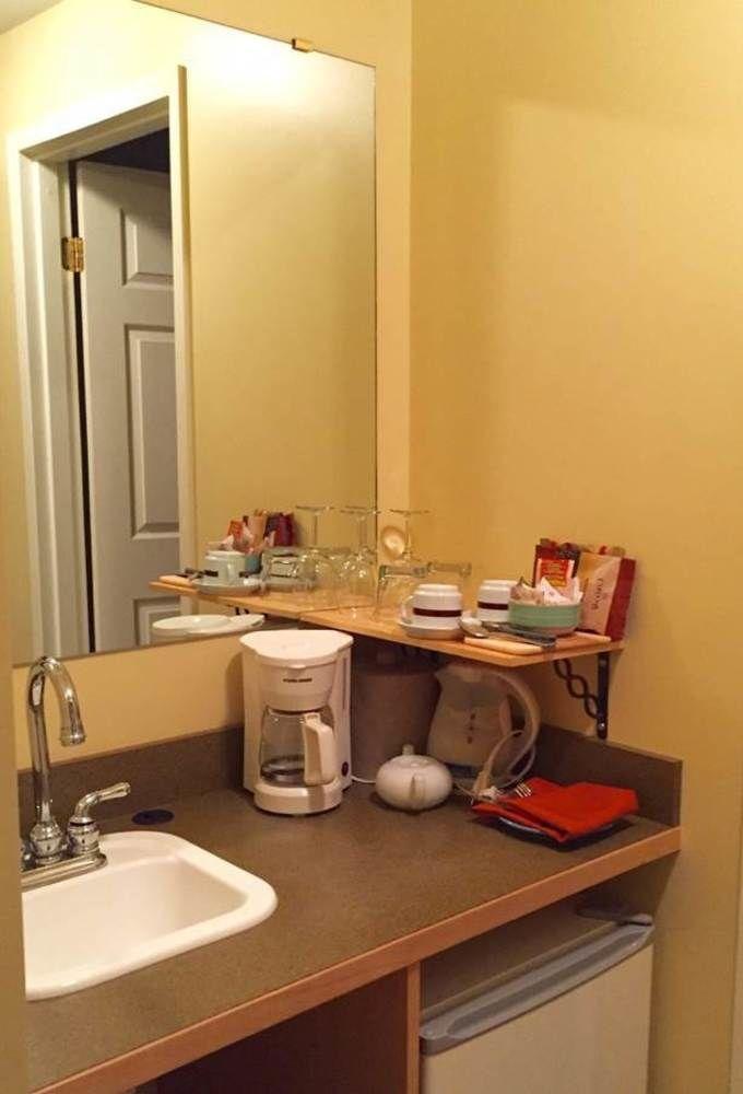 The Annex Room Suites Стратфорд Екстериор снимка